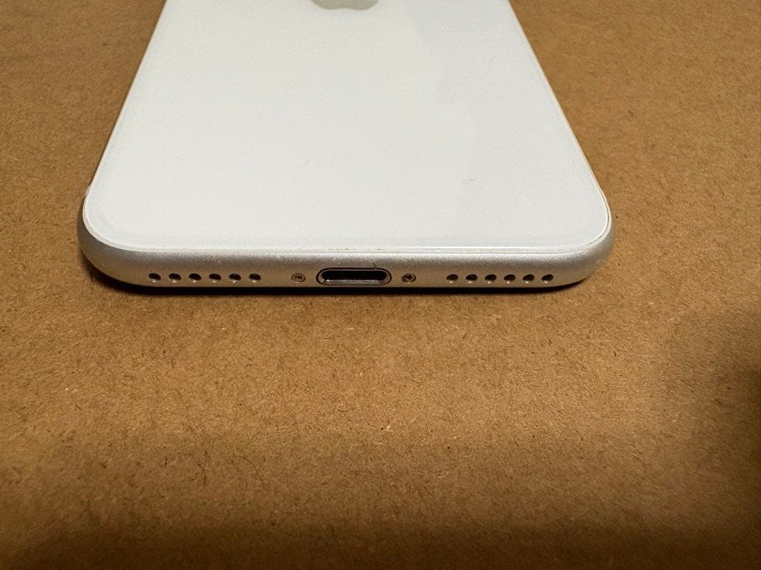 iPhone SE2 シルバー 画面ひび割れ