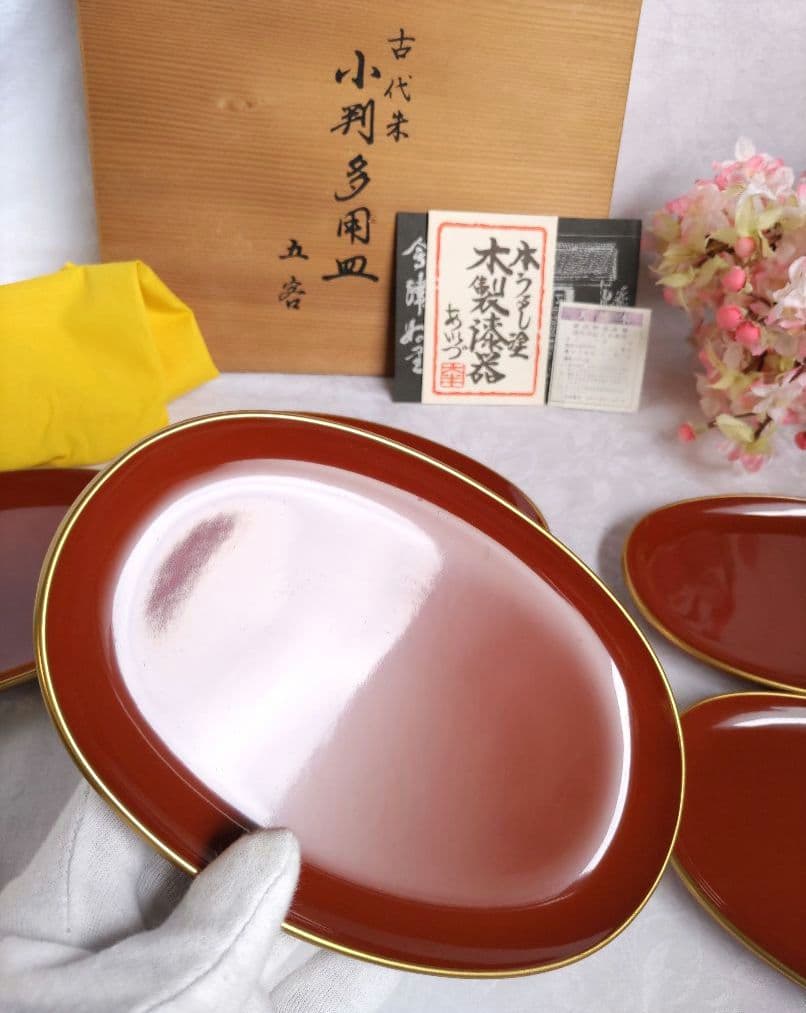 天然木　本うるし　金縁小判型６寸皿　古代朱　木製銘々皿５枚　鬱金布付　木箱入り