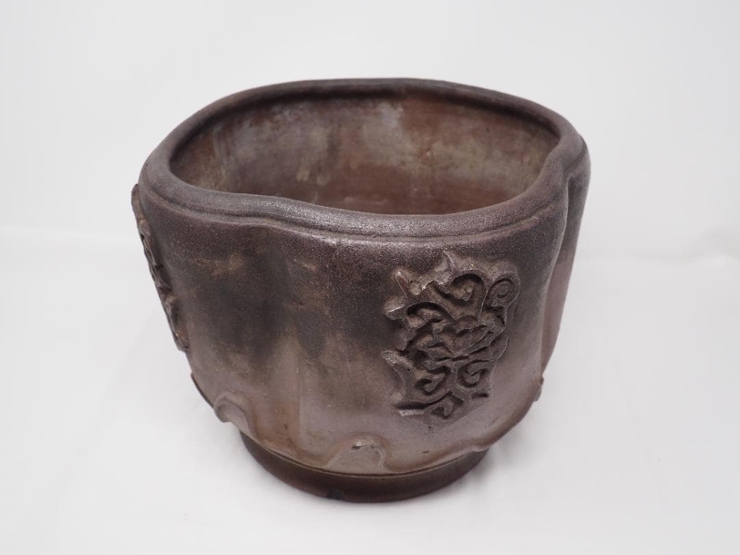 浮彫り　盆栽鉢　植木鉢　火鉢にも　底に水抜き穴あり　-SO