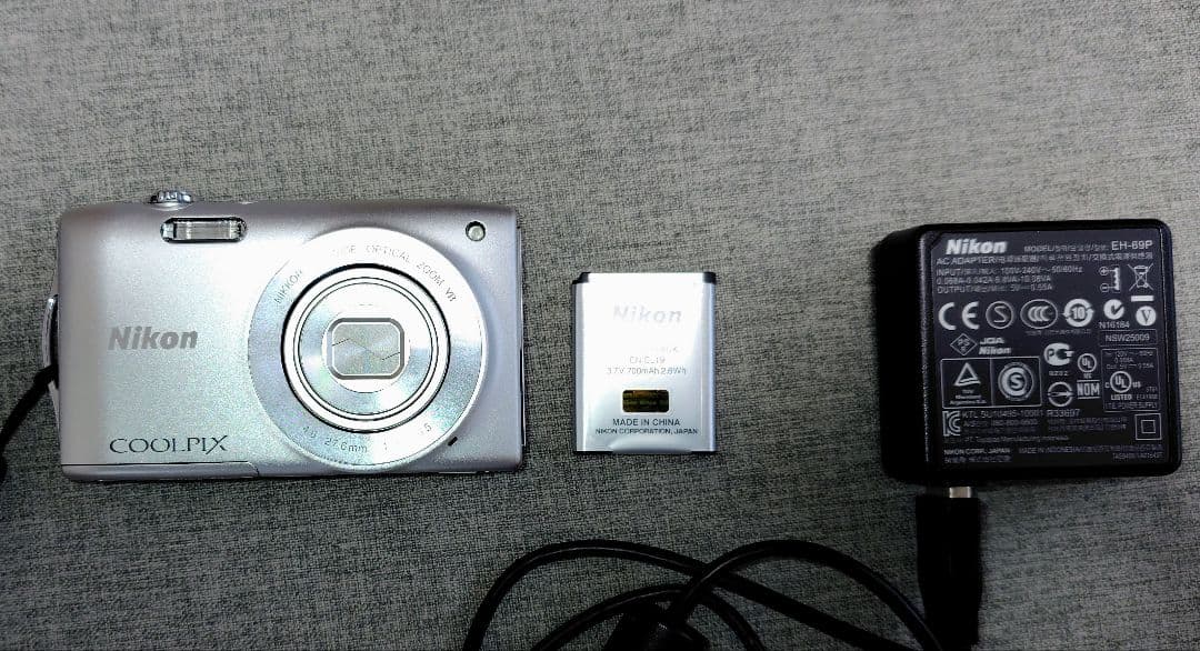 【超美品】Nikon COOLPIX 3300 (平成レトロ)