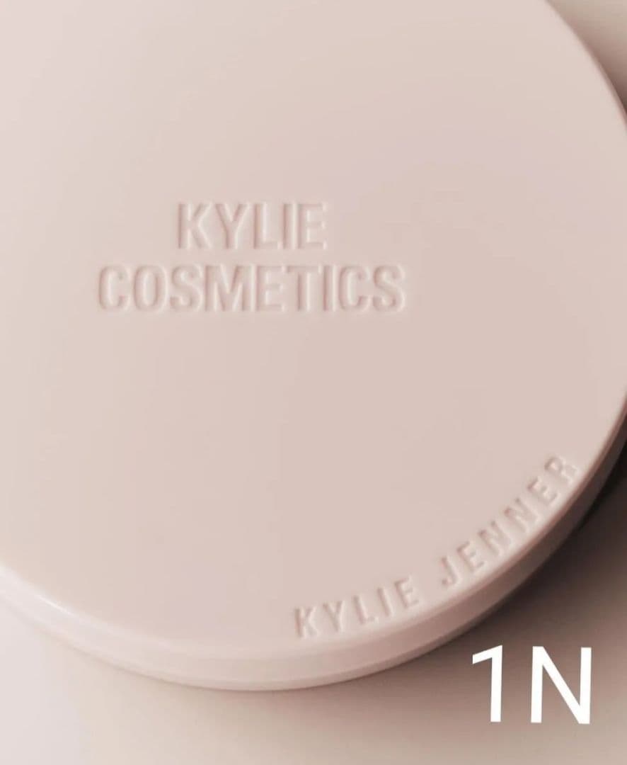 ☆1N【ナチュラルブラーパウダーファンデーション】kylie cosmetics