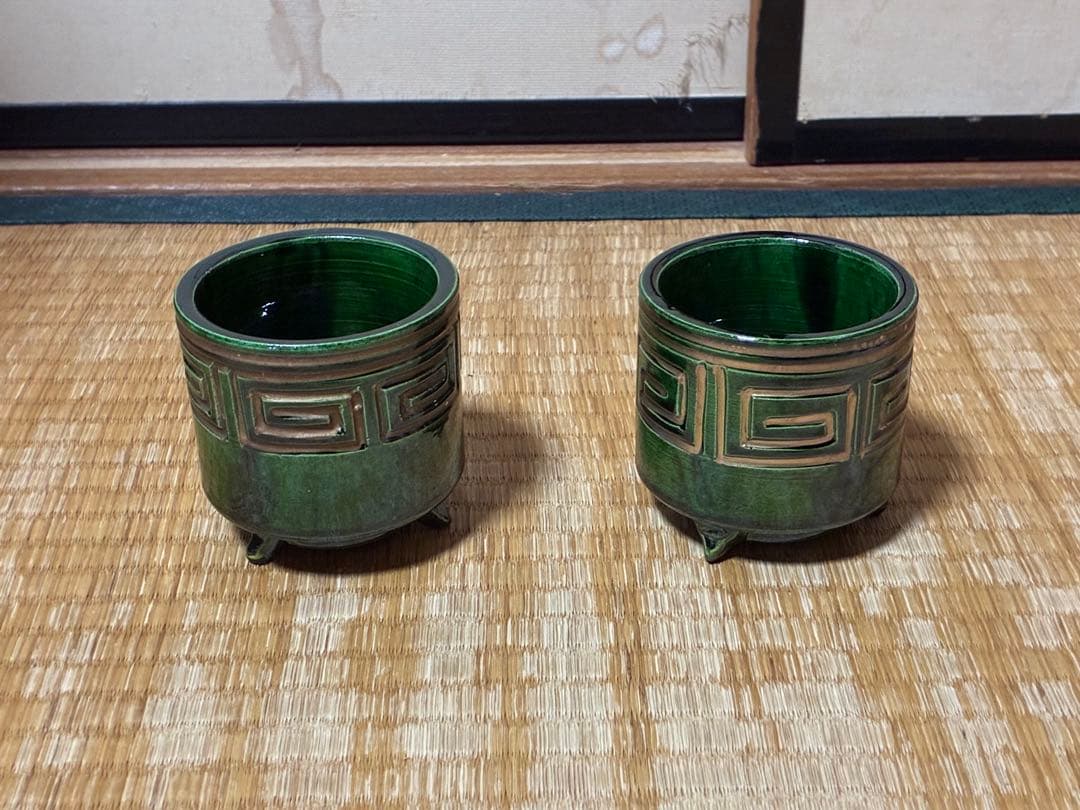 緑釉 幾何学模様 三足 火入 二点
