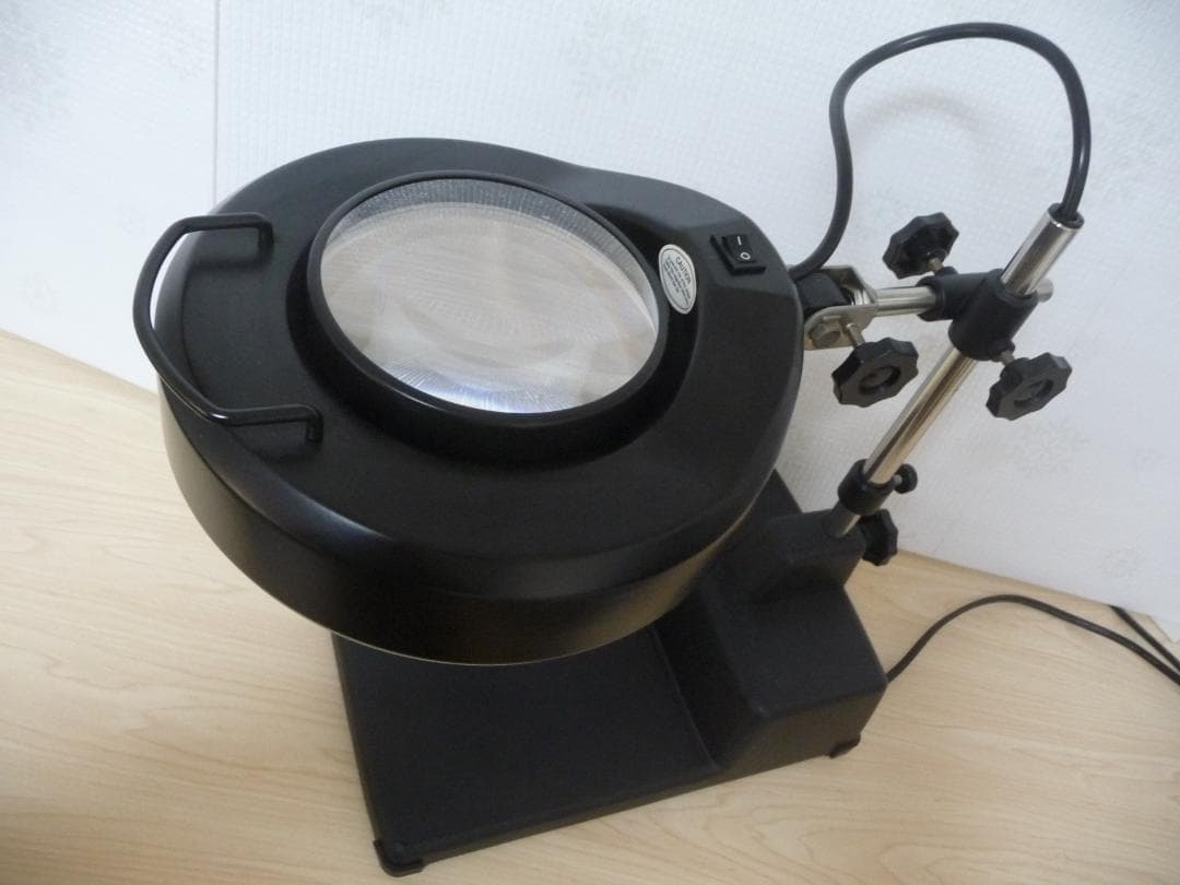 照明付き拡大鏡　テーブルスタンド式　E-127