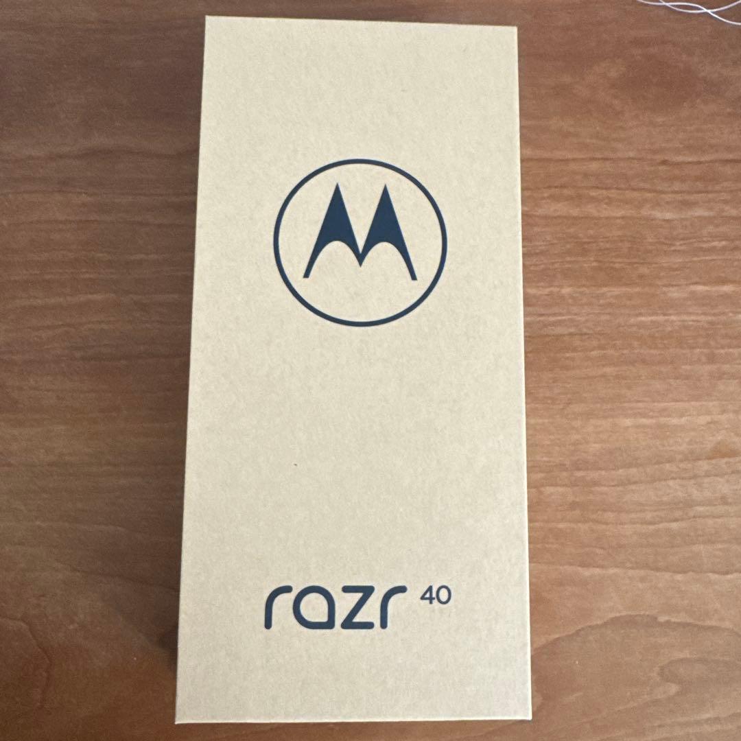 【新品】motorola razr 40 6.9インチ 折りたたみスマホ