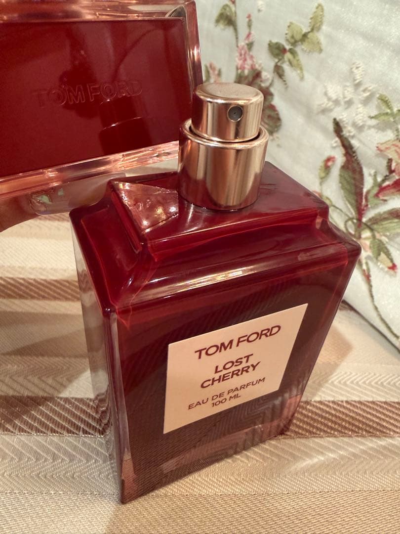 国内正規品♡残量7.５割程トムフォードロストチェリーオーデパルファム100ml
