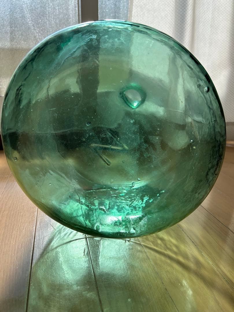透明緑色ガラス容器