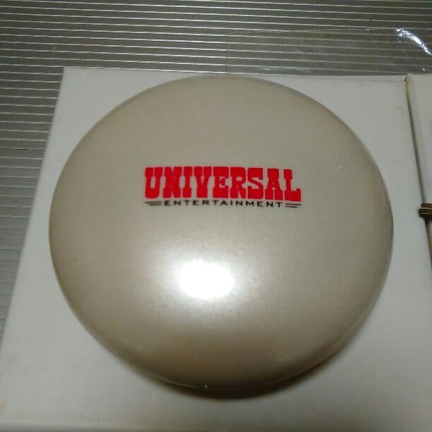 スピーカー　ユニバーサルエンターテイメント