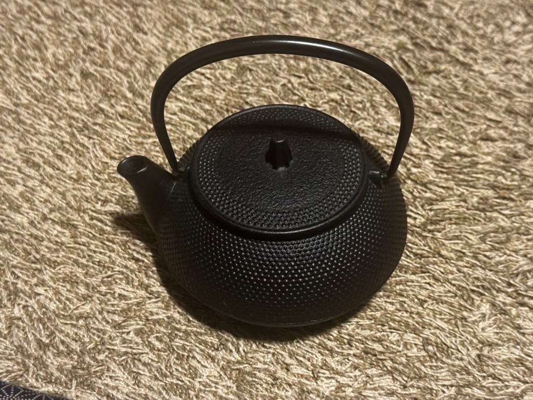 岩鋳南部鉄器『新急須 5型アラレ セット （釜敷付） （鉄瓶兼用直火OK）