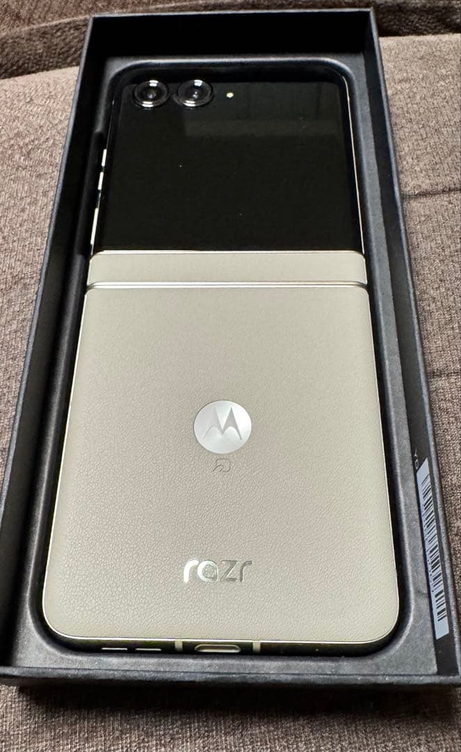 Motorola razr 50s 8GB/256GBサンドクリーム