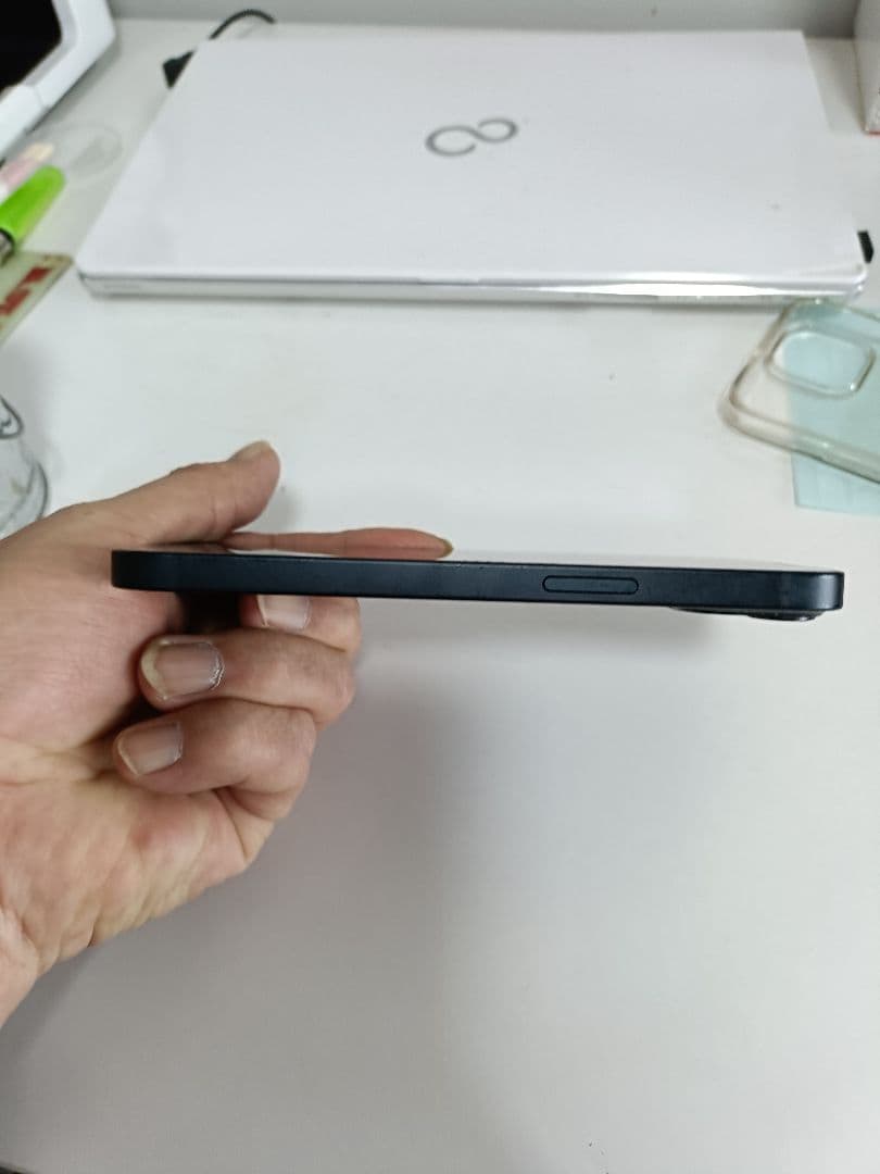 Apple iPhone 13 本体ブラック