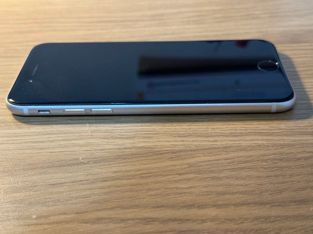 【美品】iPhone SE 第3世代64GB スターライト　SIMフリー 76%