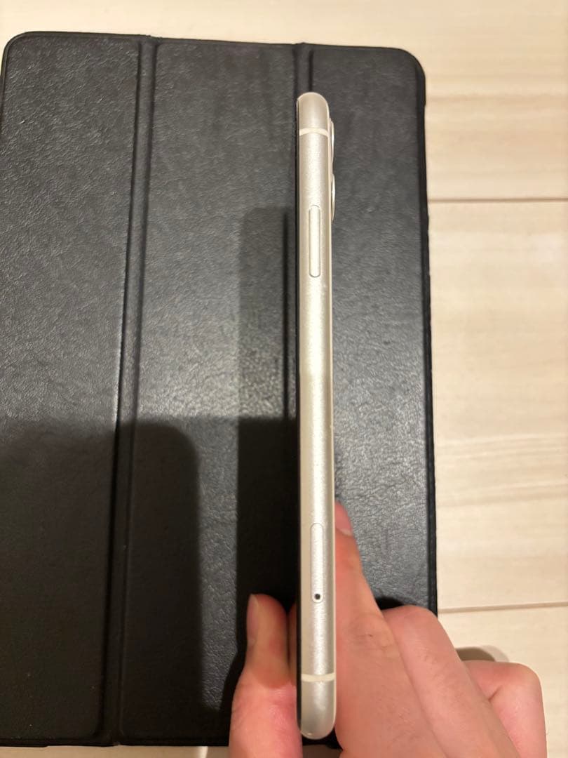 Apple iPhone11シルバー 本体