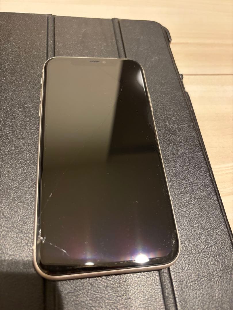 Apple iPhone11シルバー 本体