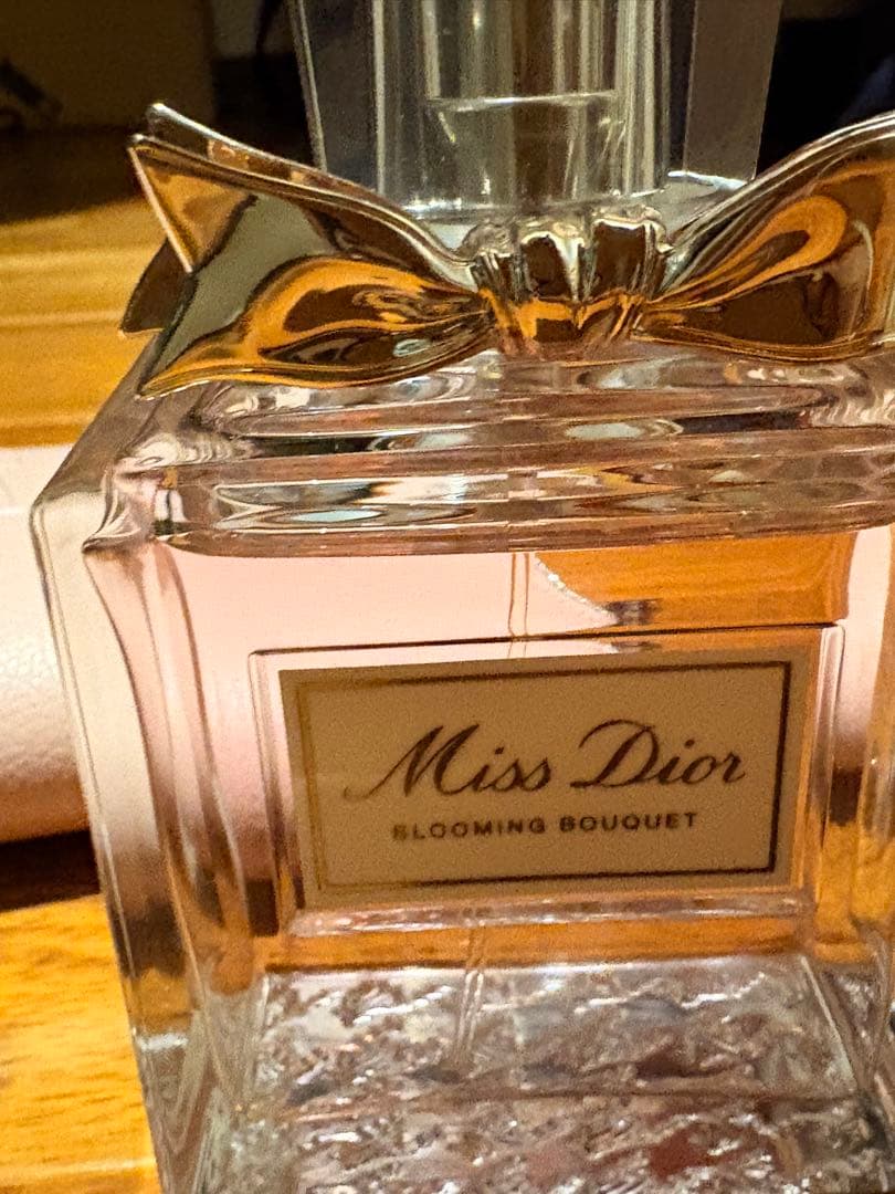 Miss Dior Blooming Bouque、Diorのポーチとセット