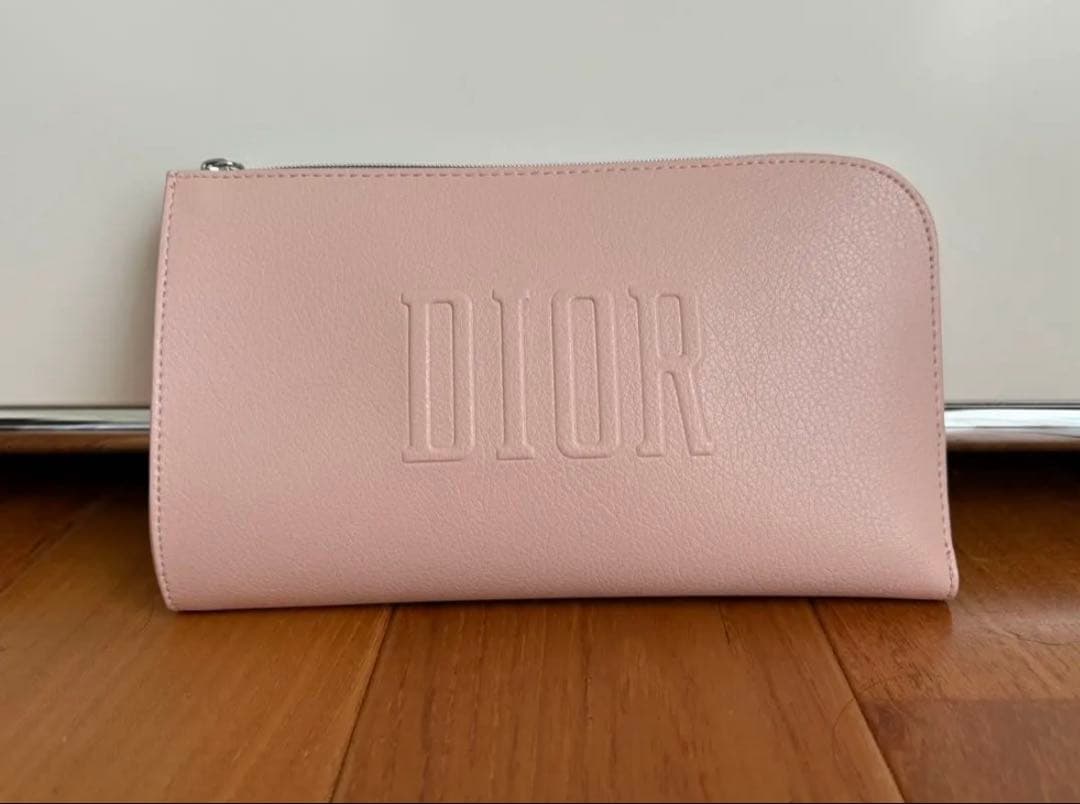 Miss Dior Blooming Bouque、Diorのポーチとセット