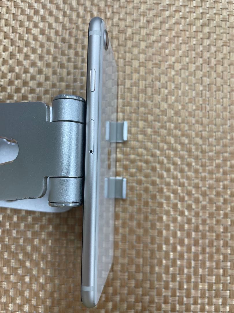 iPhone SE第3世代 64GBスターライトSIMフリー【6521】