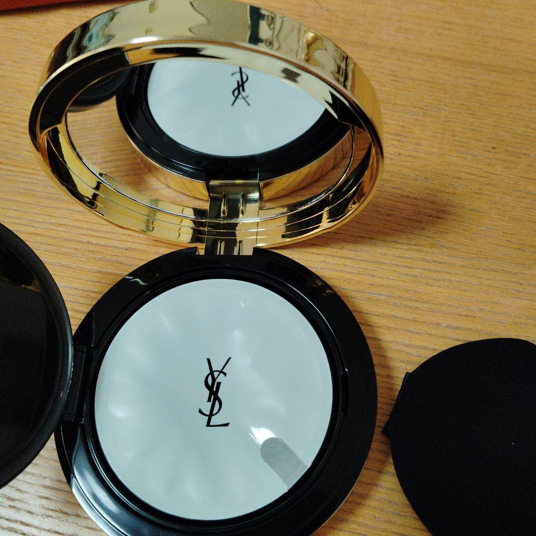 新品Yves Saint Laurent Cushion B20 Ivory