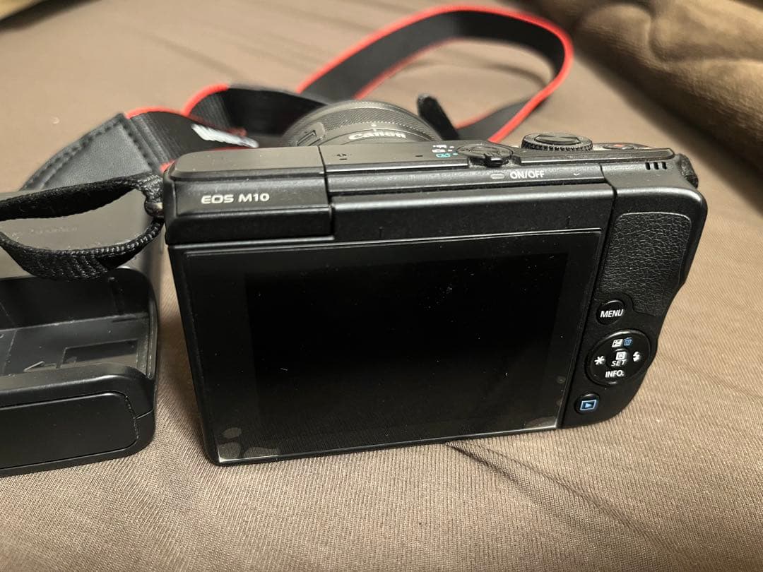 【最終値下げ】CANON キャノン EOSM10 ブラック カメラ