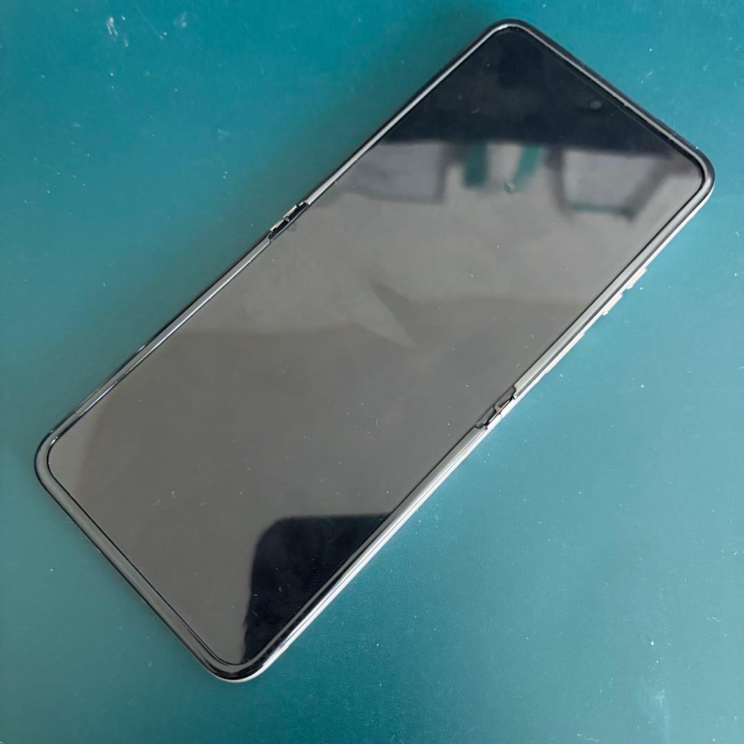 かなり綺麗 Motorola Razr 40 8GB+256GB クリーム