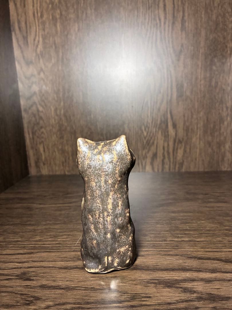 猫の置物 陶器のネコちゃん