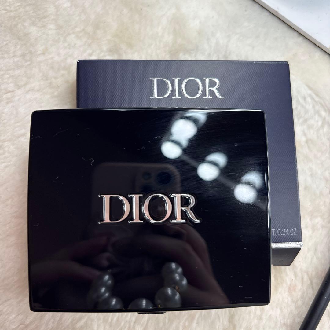 Dior アイシャドウ833