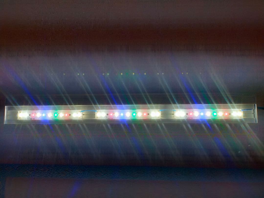 【美品】アクロトライアングルグロウRGB LEDライト 60cm アクアリウム用