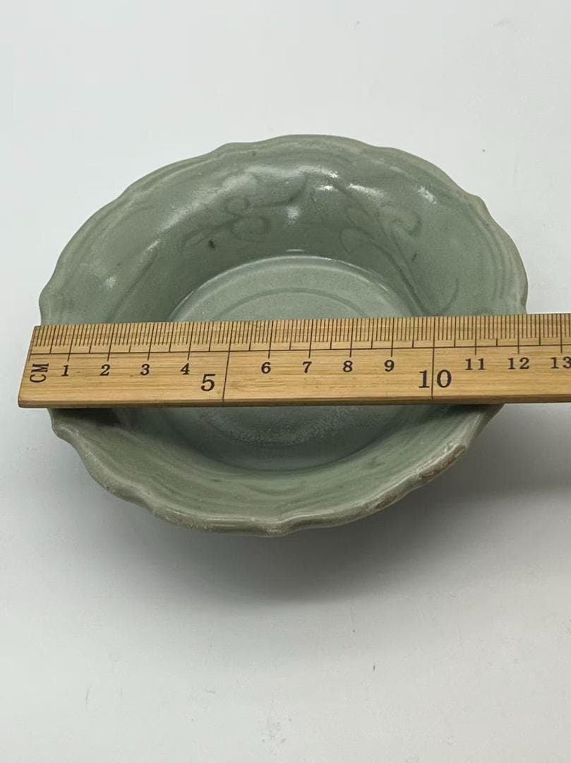 南宋から元時代　青磁 龍泉窯青釉刻花菱口盤 龍泉窯青釉花口洗(F-129)