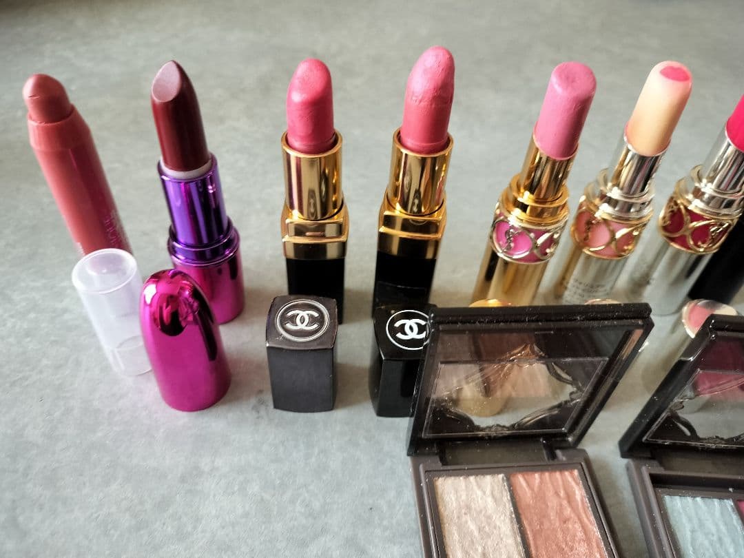 口紅とアイシャドウ・チークパレットセット