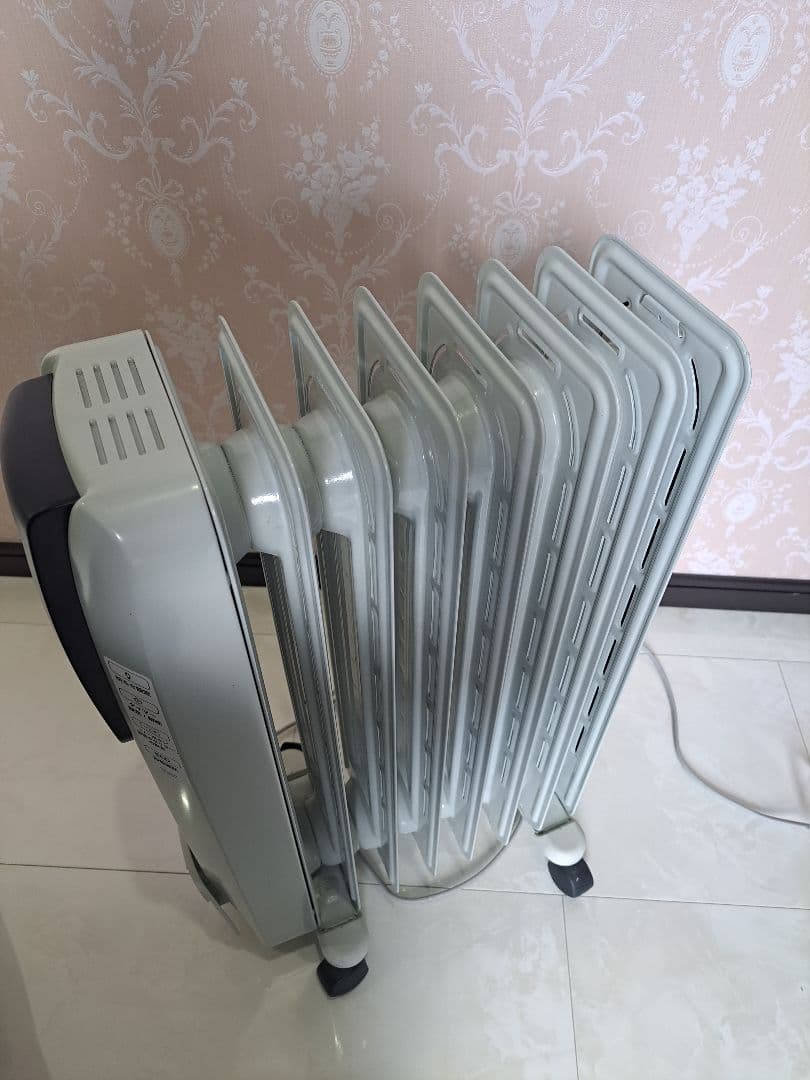 美品!　DeLonghi オイルヒーター KHD410812-BK