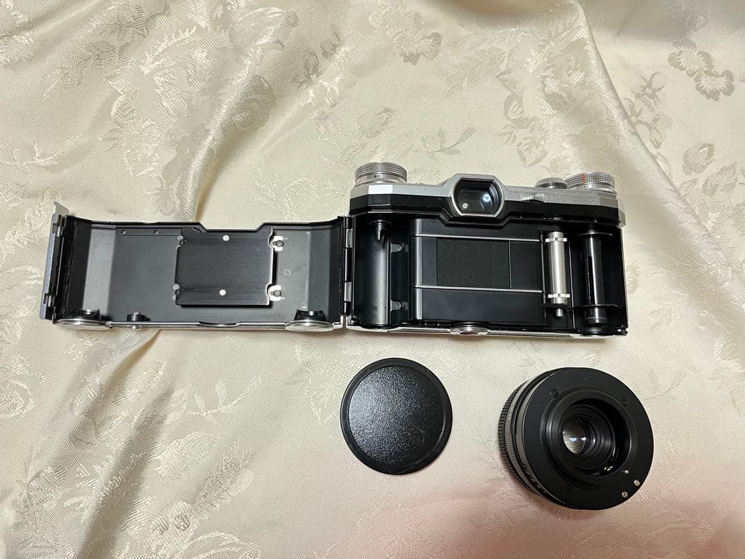 Pentacon F 旧東ドイツ製カメラ　Carl Zeiss f2.8/50