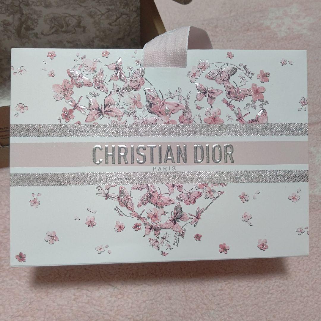 【匿名配送】Dior バックステージグロウマキシマイザーパレット　002
