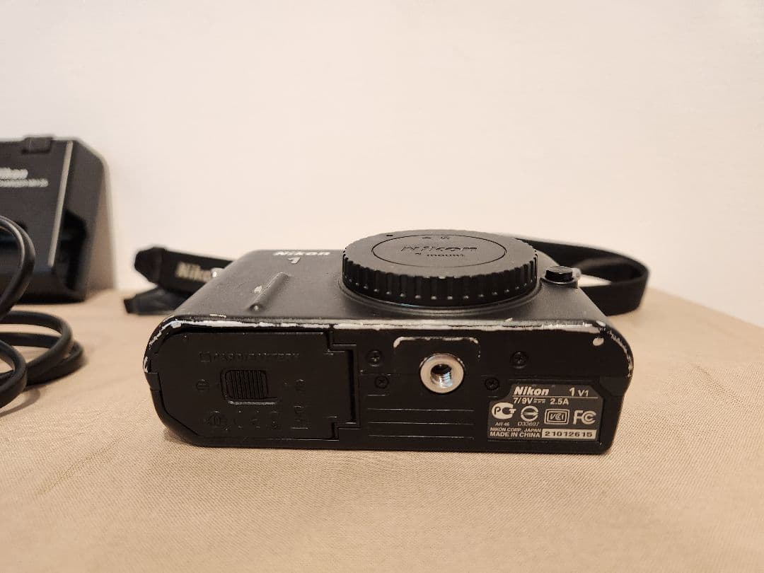 Nikon 1 V1 ミラーレスカメラ ※SDカード付き