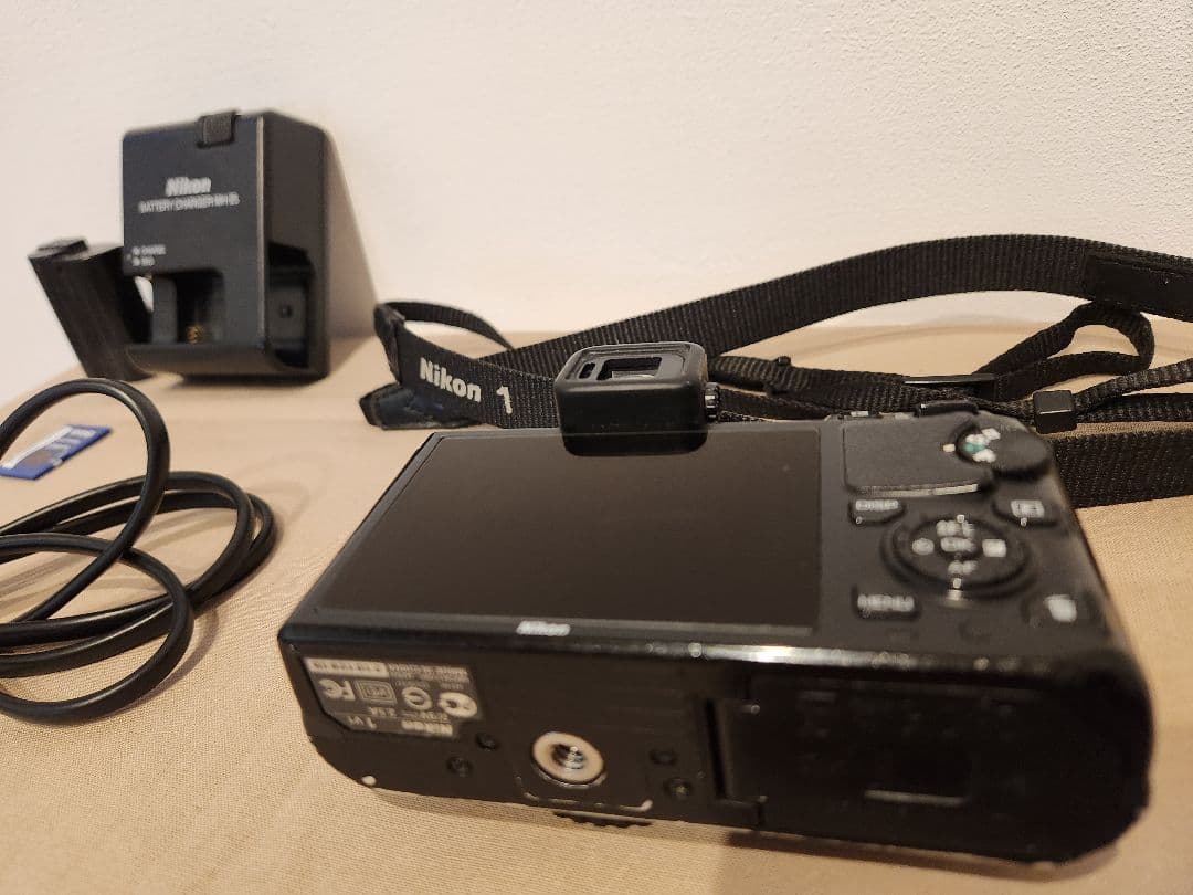 Nikon 1 V1 ミラーレスカメラ ※SDカード付き