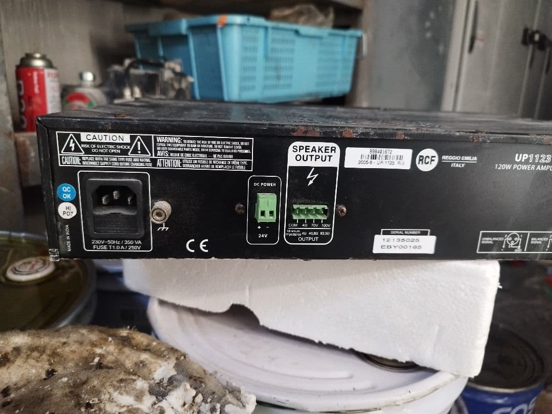 RCF UP1123 パワーアンプ 700W