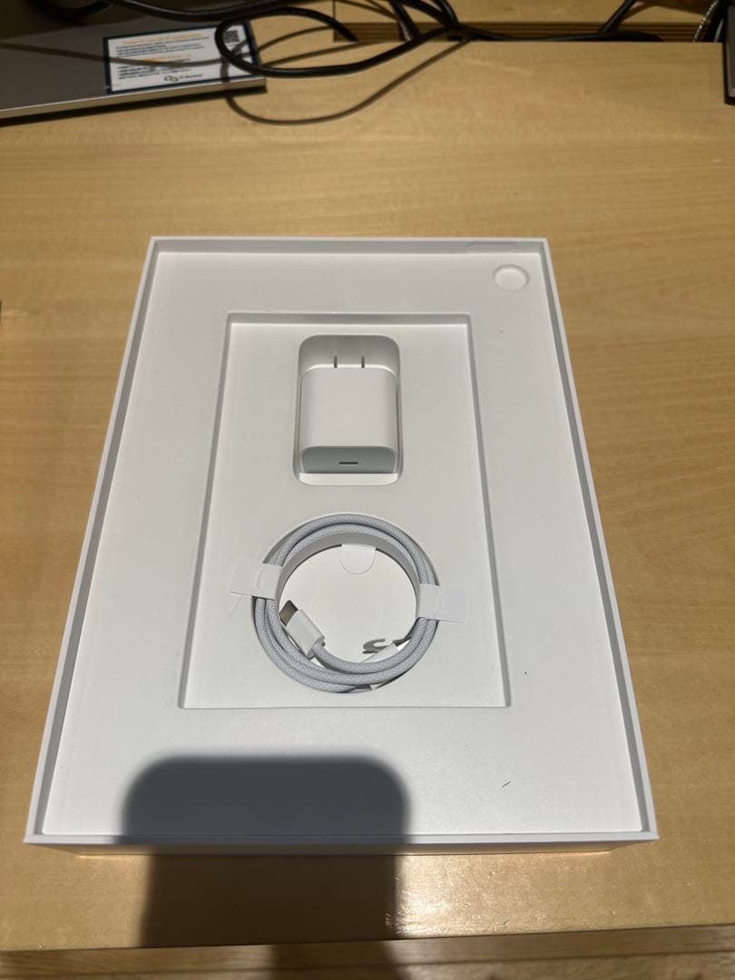【極美品】Apple iPad A16 Wi-Fi 128GB シルバー