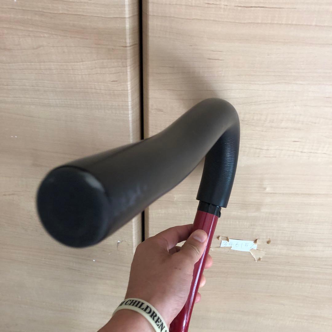 ミレニアル　松葉杖
