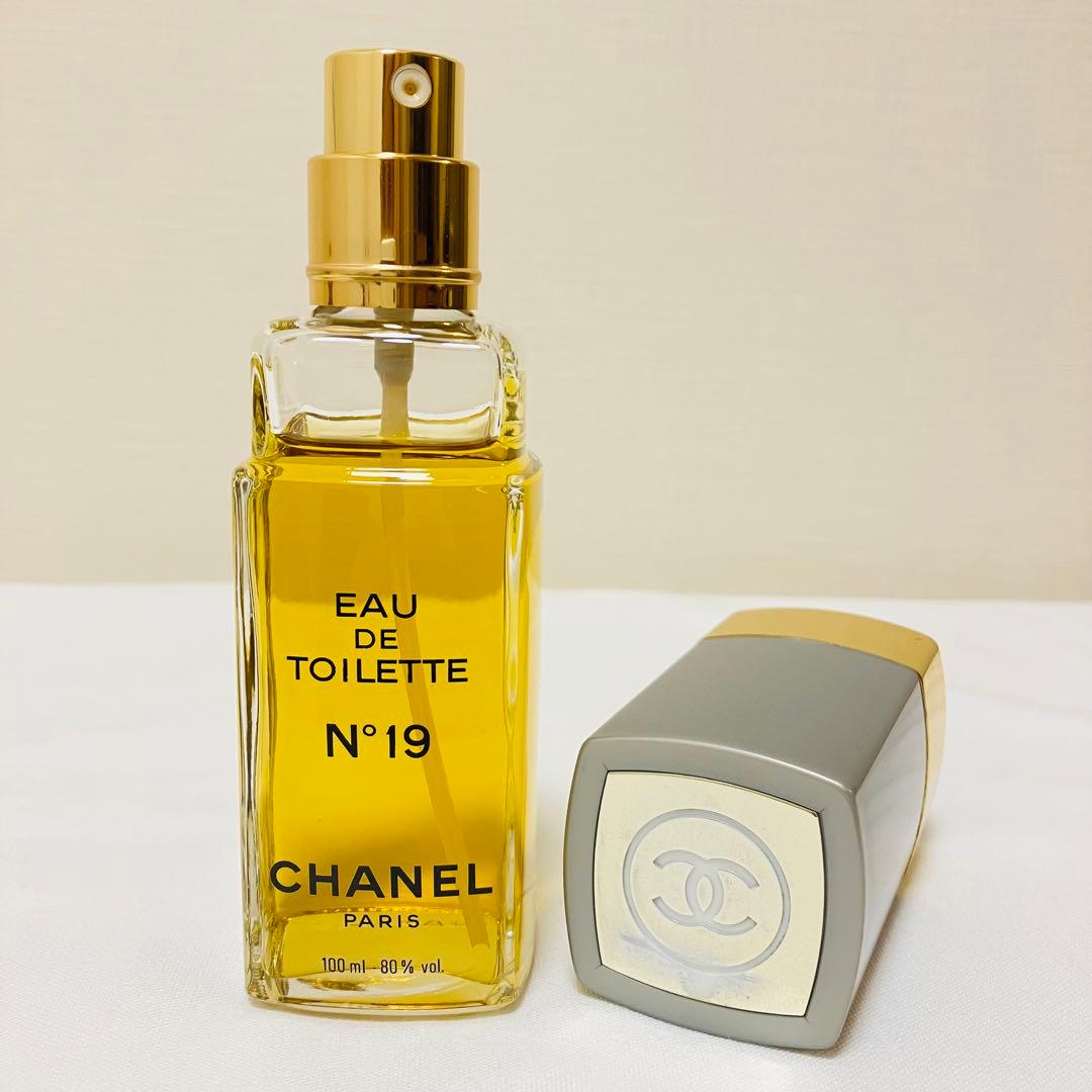 新品　シャネル　オードトワレ　 N°19 ヴァポリザター　香水　　100ml