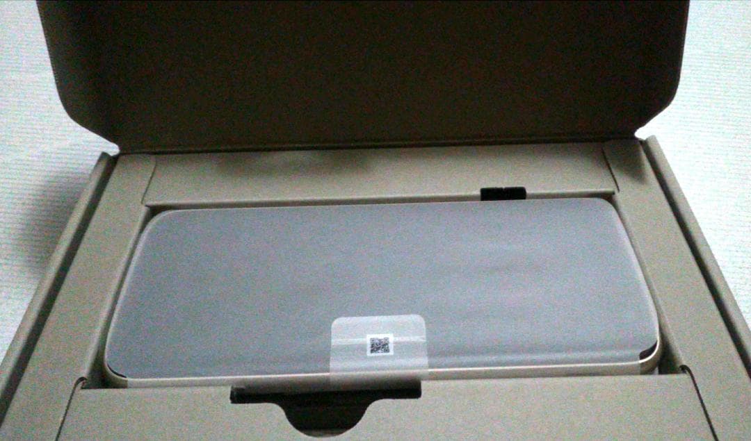 【❣️新品 未使用 最安】らくらくスマートフォン F-53E 店舗動確のみ未使品