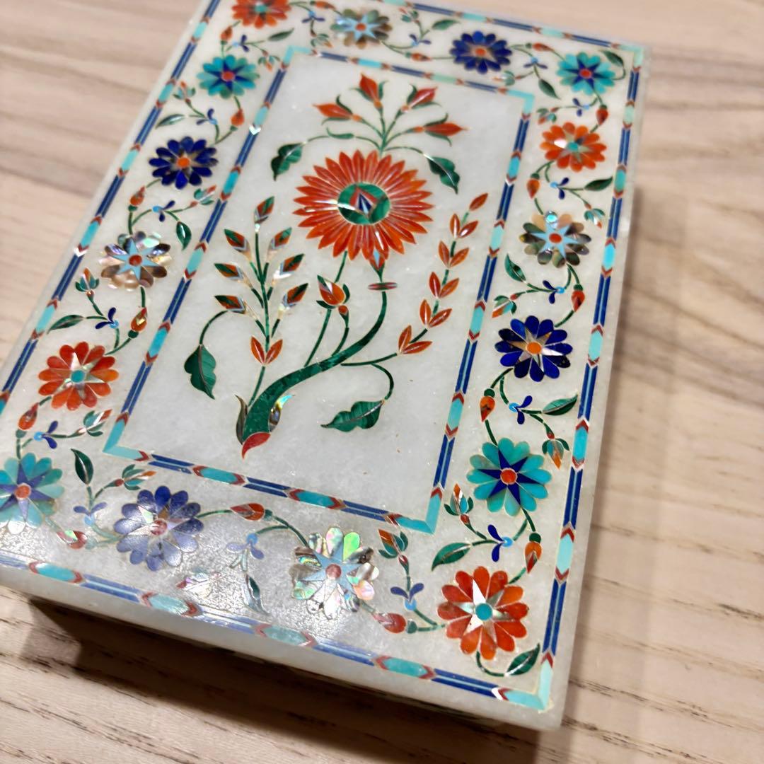 大理石の宝石箱　宝箱　インド　細工　花模様