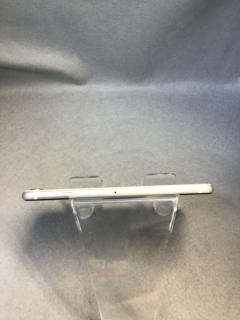 美品　国内版　SIMフリー　iPhoneSE-2 128GB ホワイト色