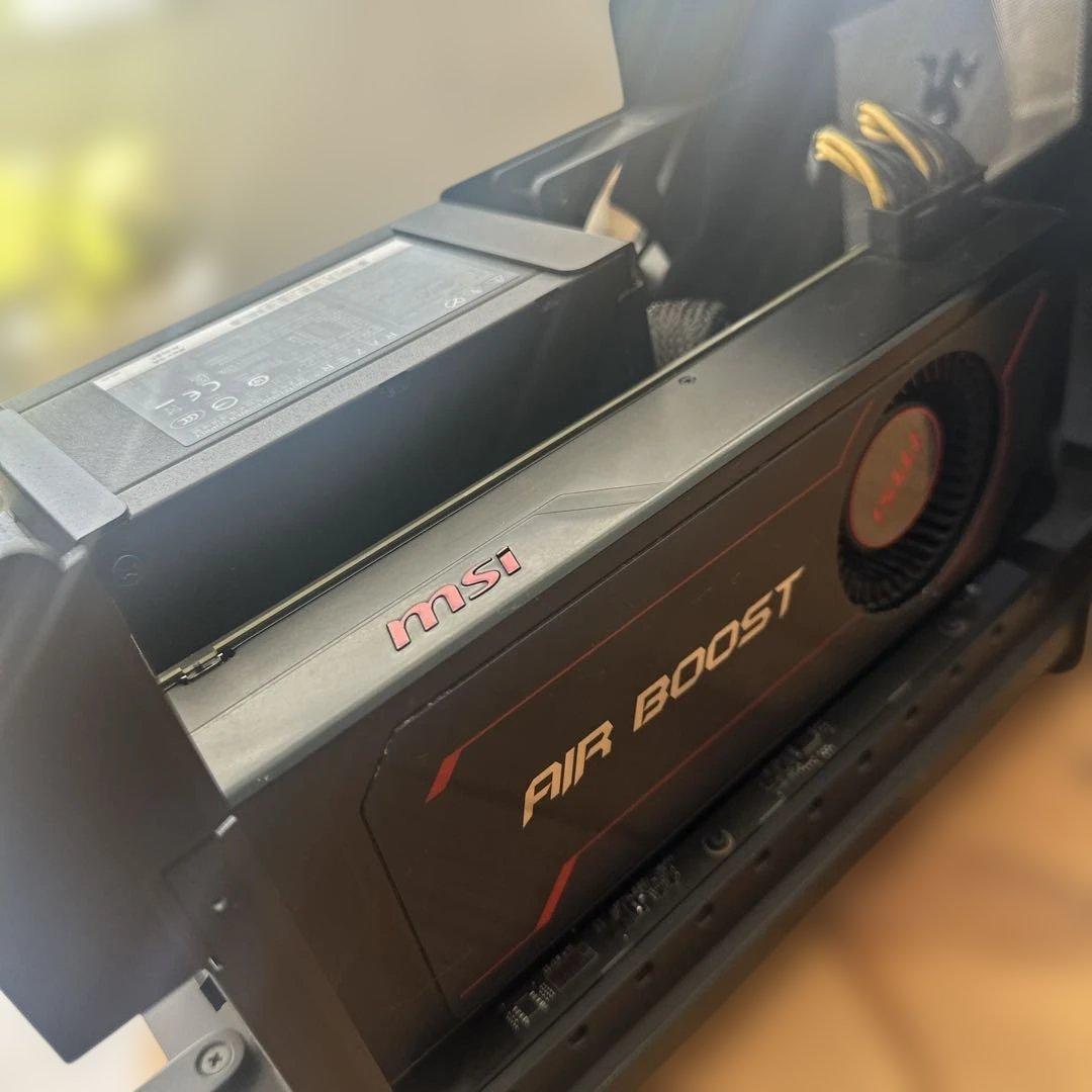 MSI AIR BOOST + Razer Core X Chroma 箱無し