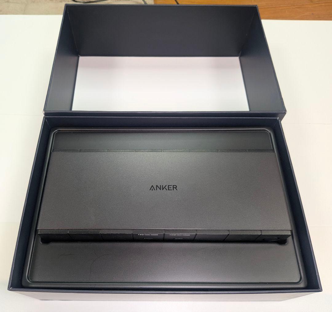分配器・切替器 Anker 778 Thunderbolt Docking Station