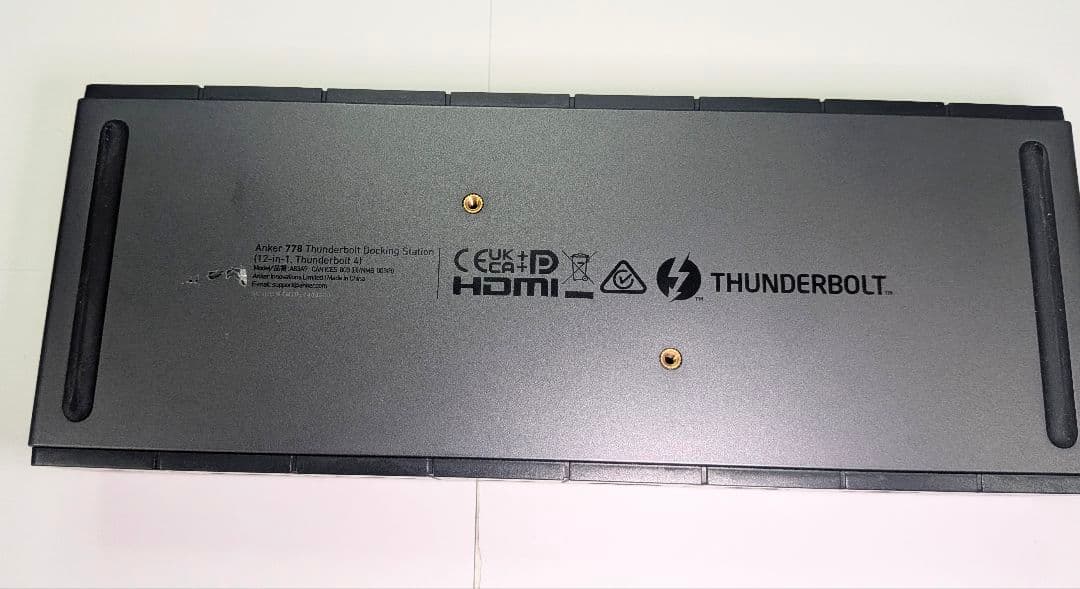 分配器・切替器 Anker 778 Thunderbolt Docking Station