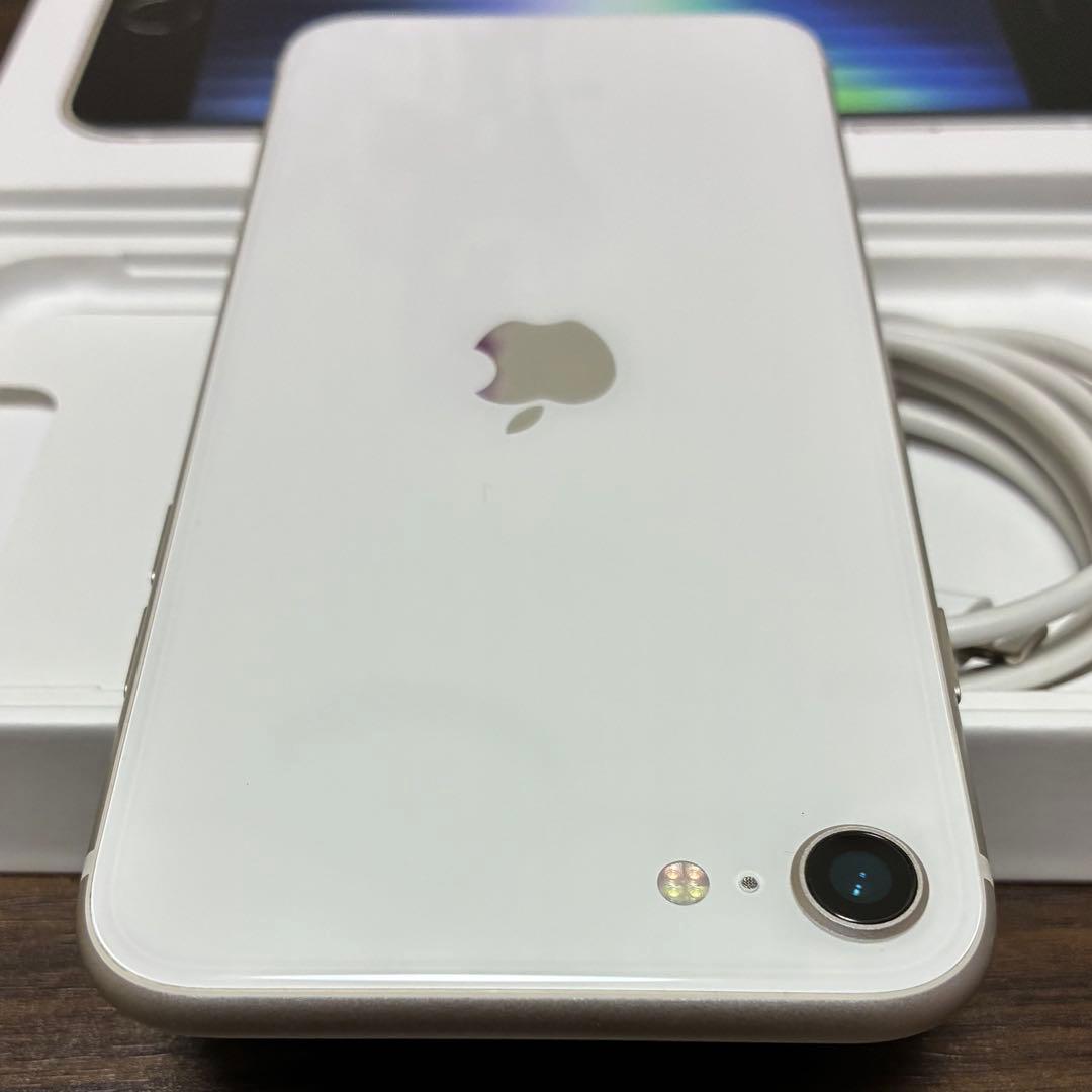 iPhone SE 3 64GB Starlight 本体