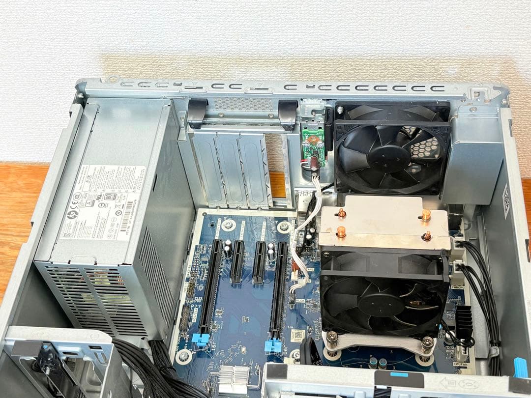 ベアボーン状態のHP Z2 Tower G5 Workstation