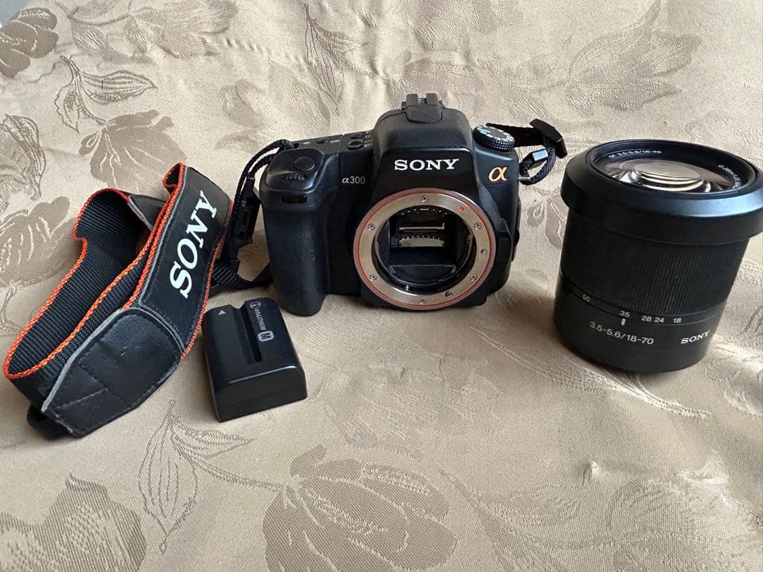 SONY α300 のデジタル一眼レフカメラ　ズーム付き　ジャンク品