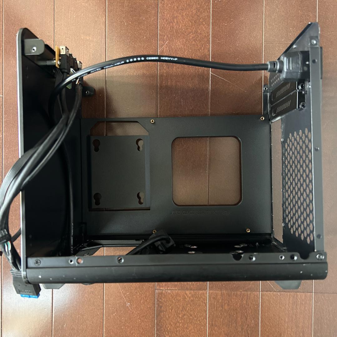ブラック スリムタワー型 PCケース(METIS PLUS)