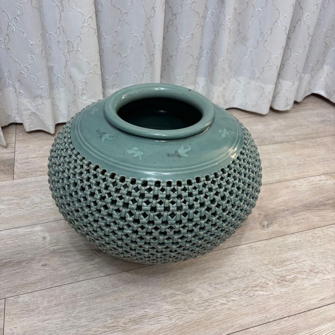 青磁器 透かし彫り 花瓶 花器 飾り壺 インテリア