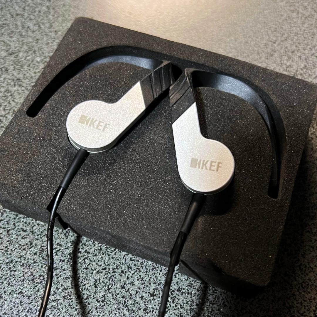 【カナル型イヤフォン】KEF M200