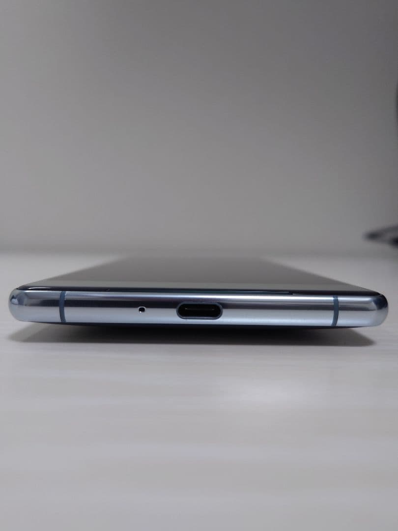 【画面傷なし】Xperia XZ2 Premium シルバー ケース付